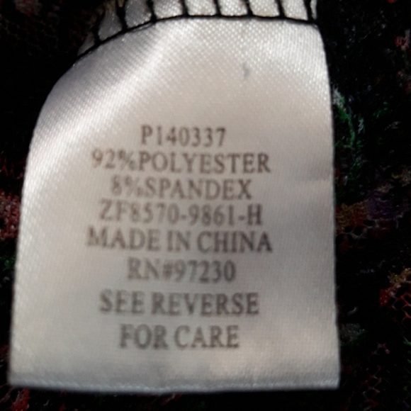 SALE💥$4 Almost Famous: Floral Top - Picture 7 of 7